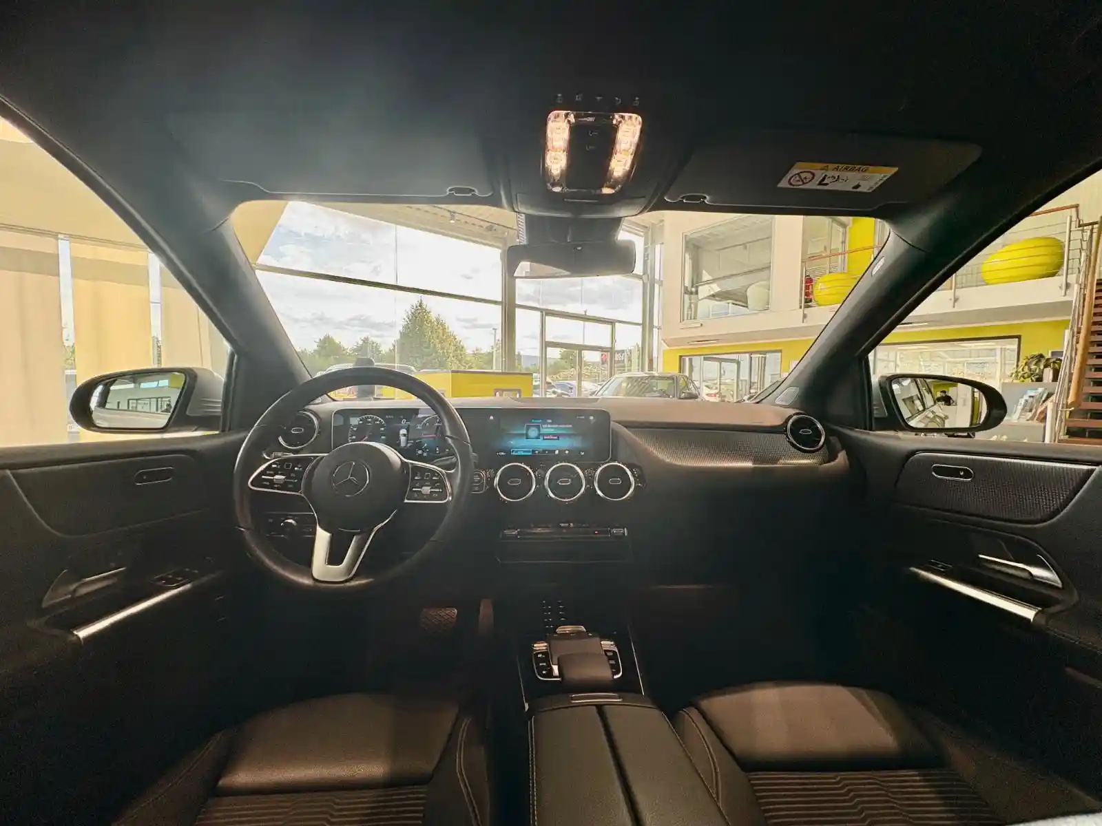 Mercedes-Benz B 180