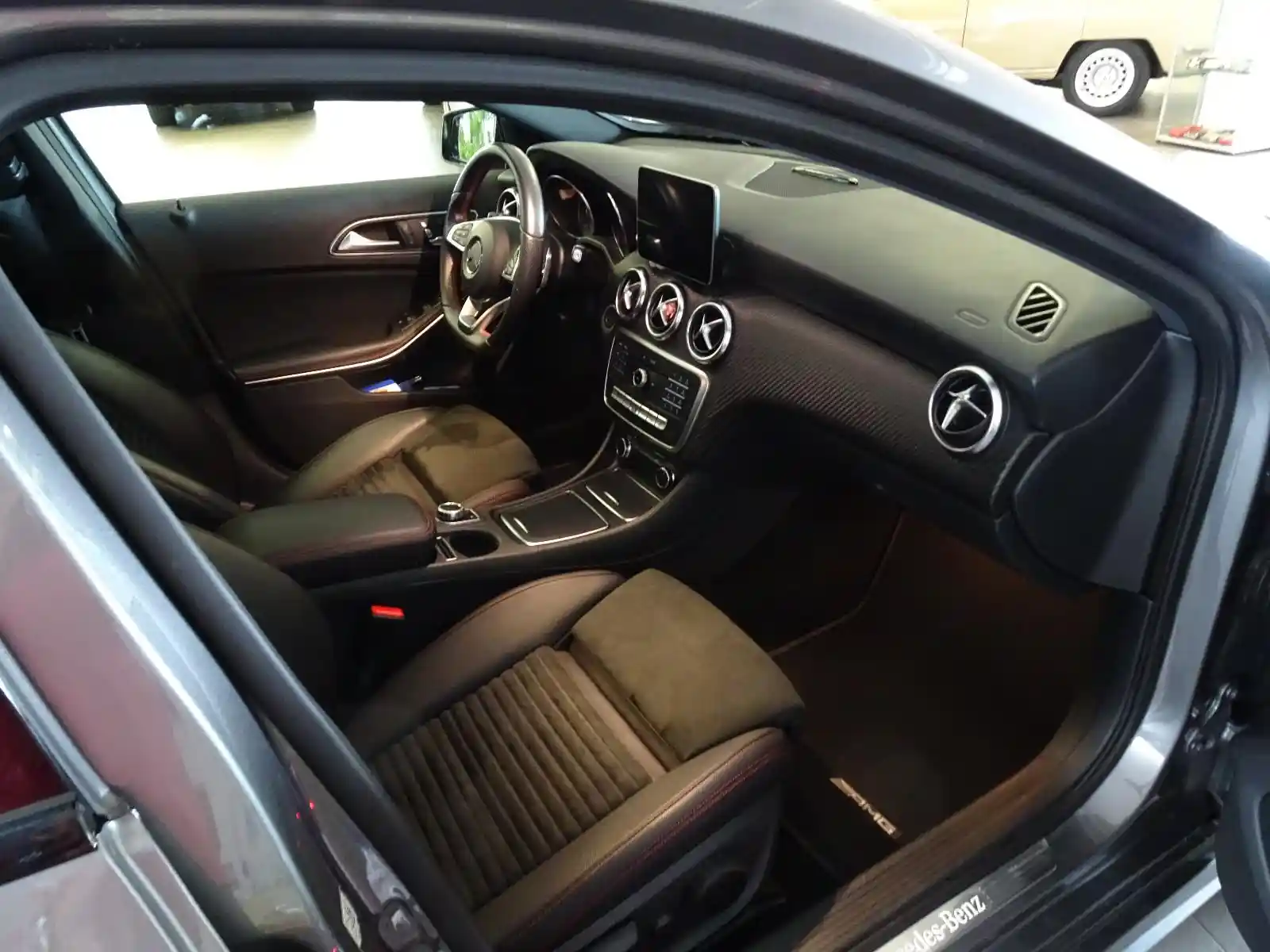 Mercedes-Benz A 200