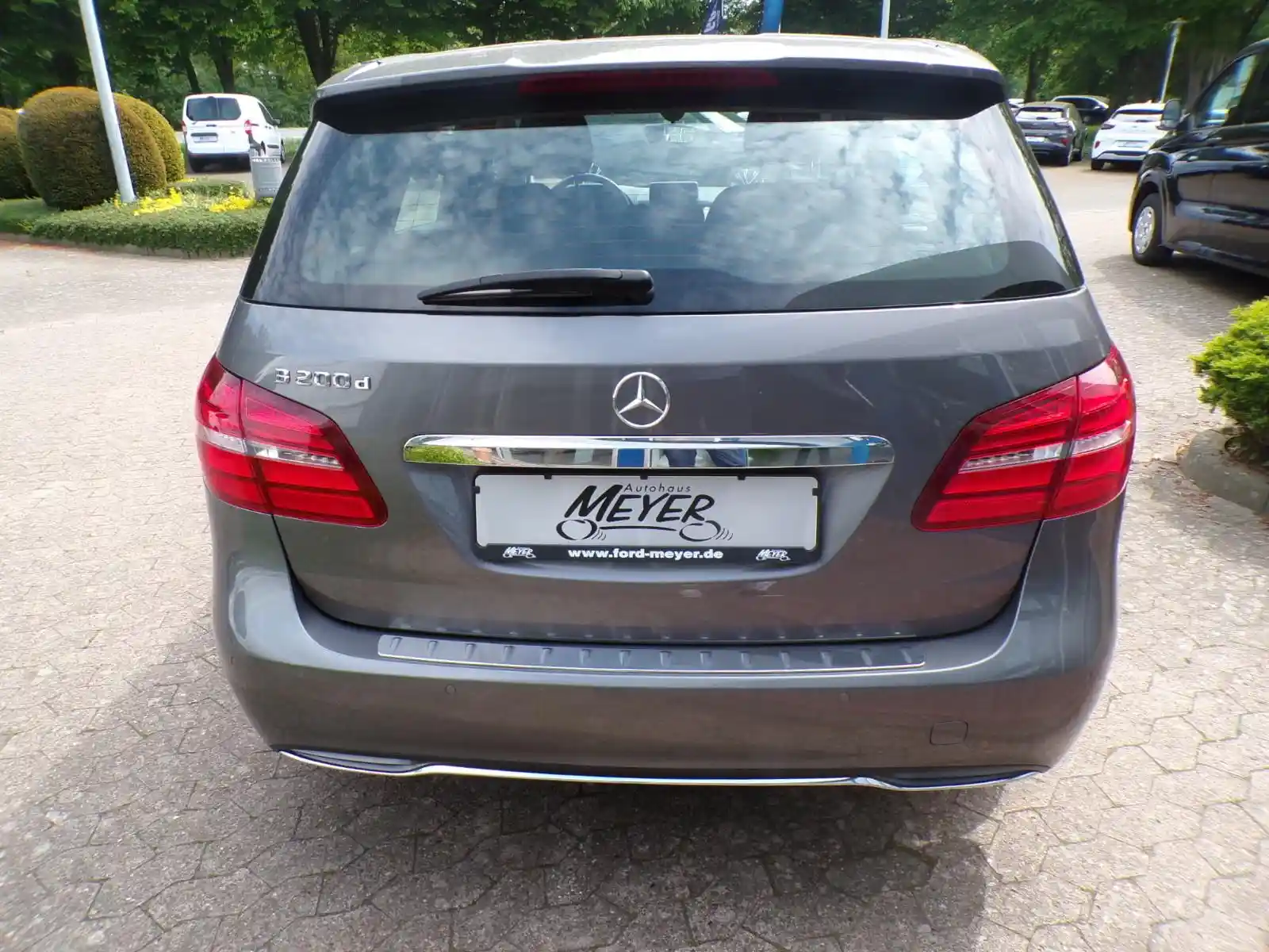 Mercedes-Benz B 200