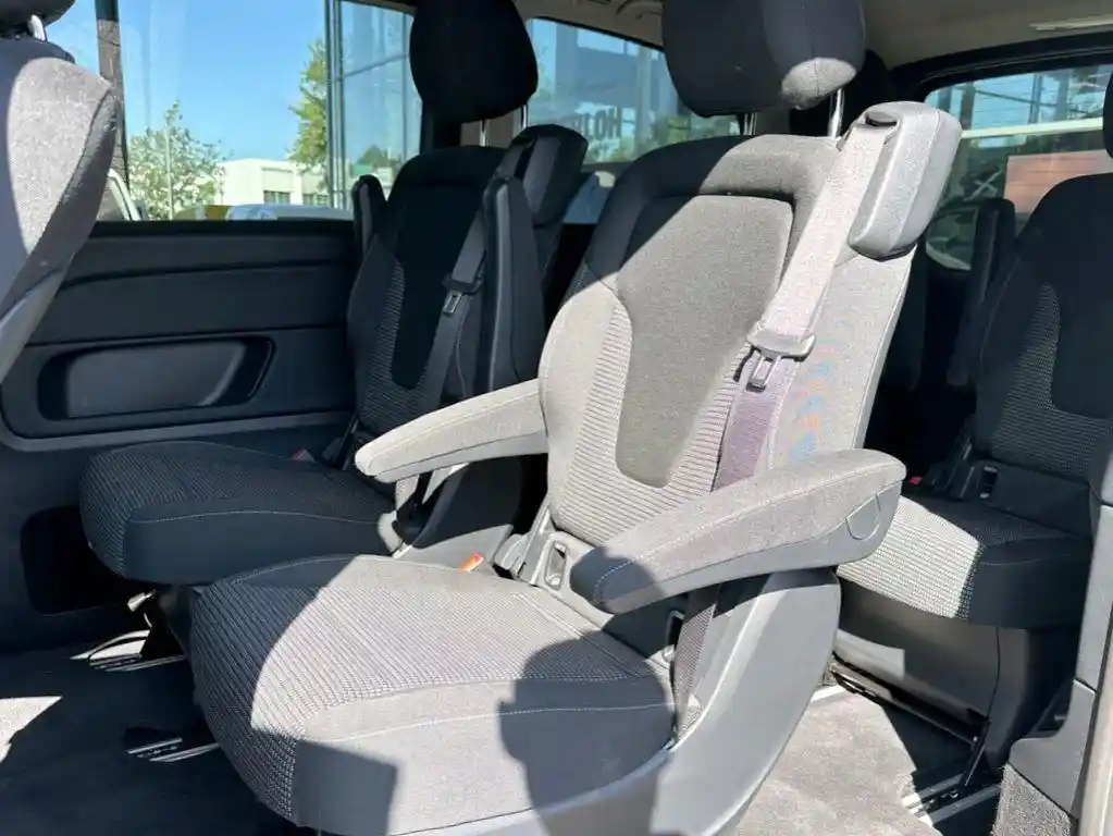 Mercedes-Benz V 220