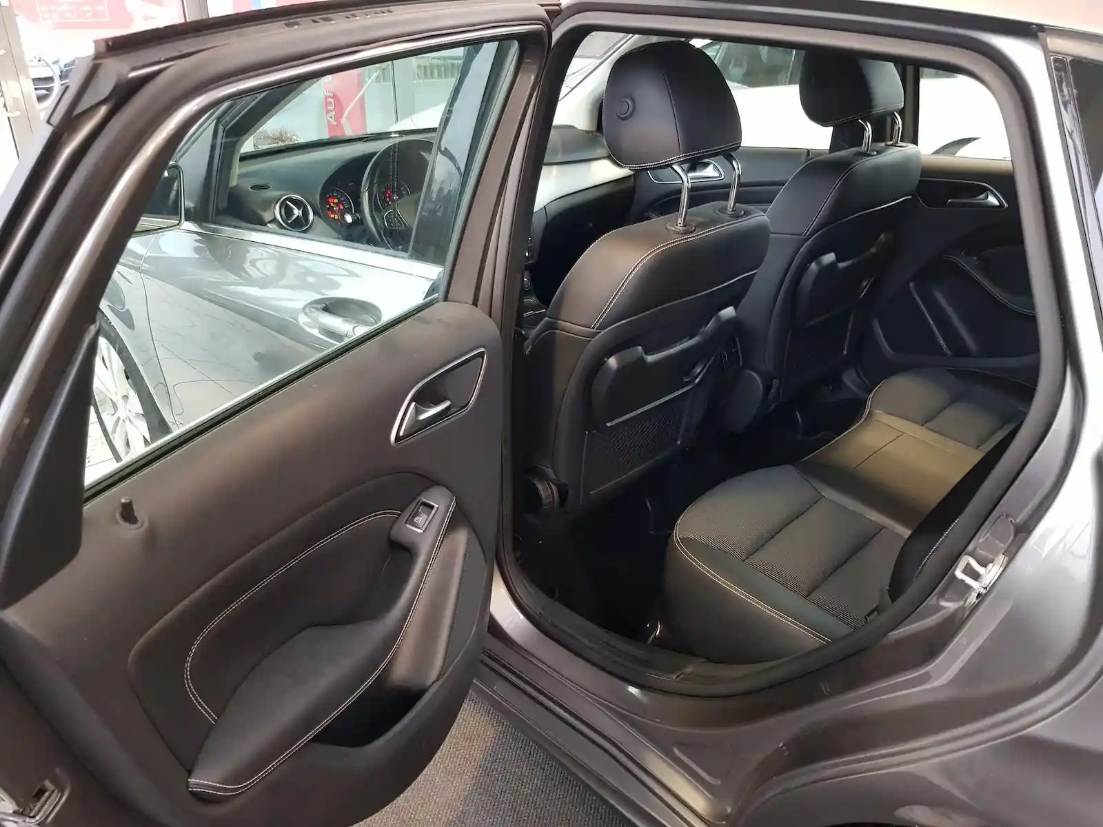 Mercedes-Benz B 220