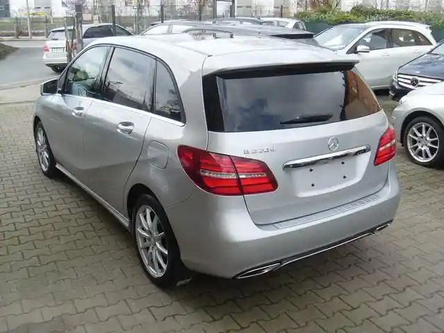 Mercedes-Benz B 220
