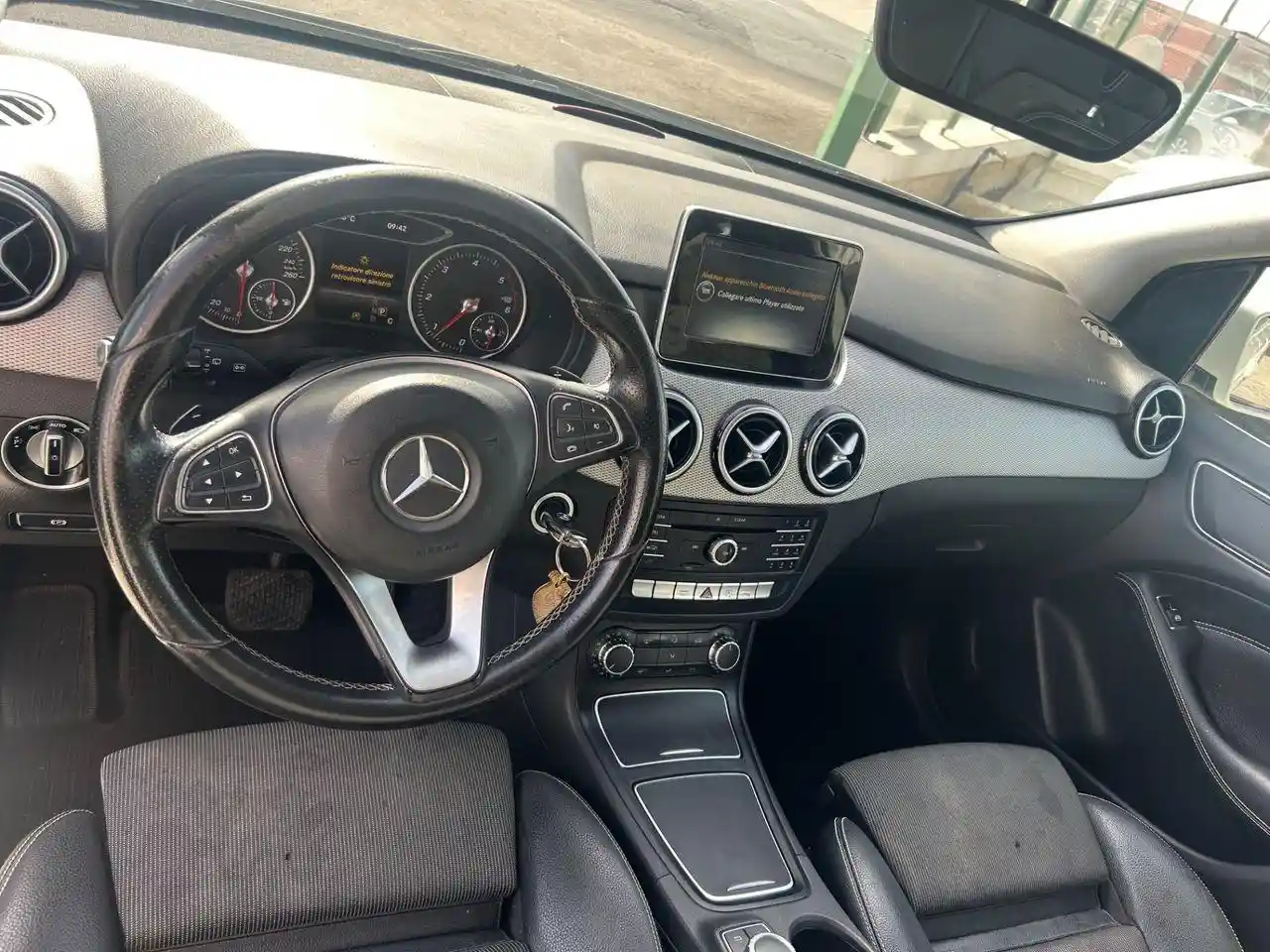 Mercedes-Benz B 180