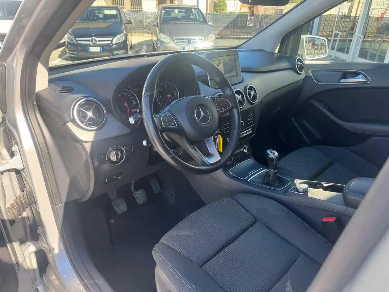 Mercedes-Benz B 180