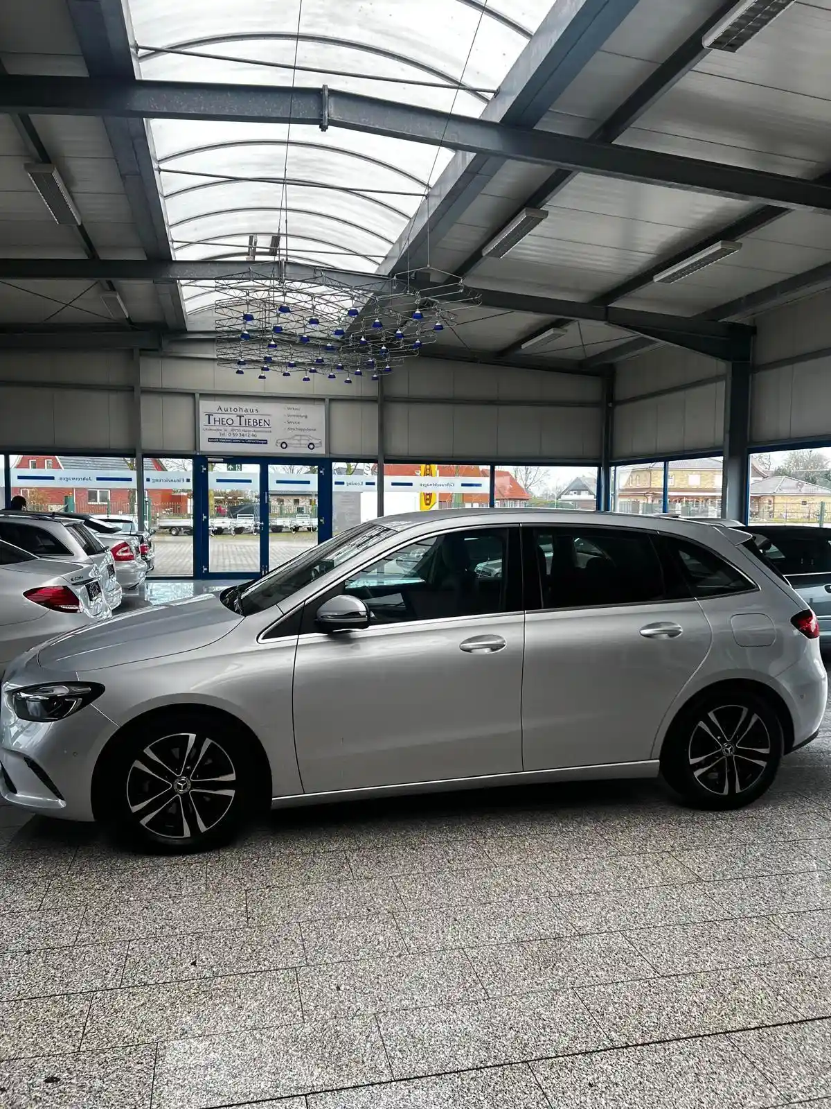 Mercedes-Benz B 180
