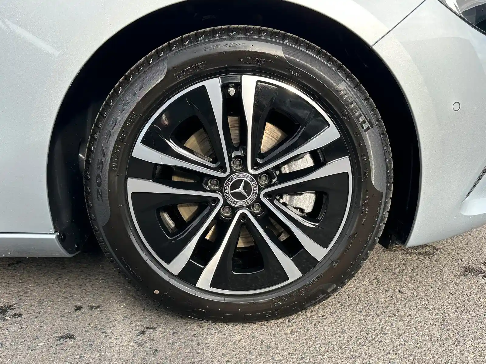 Mercedes-Benz B 180