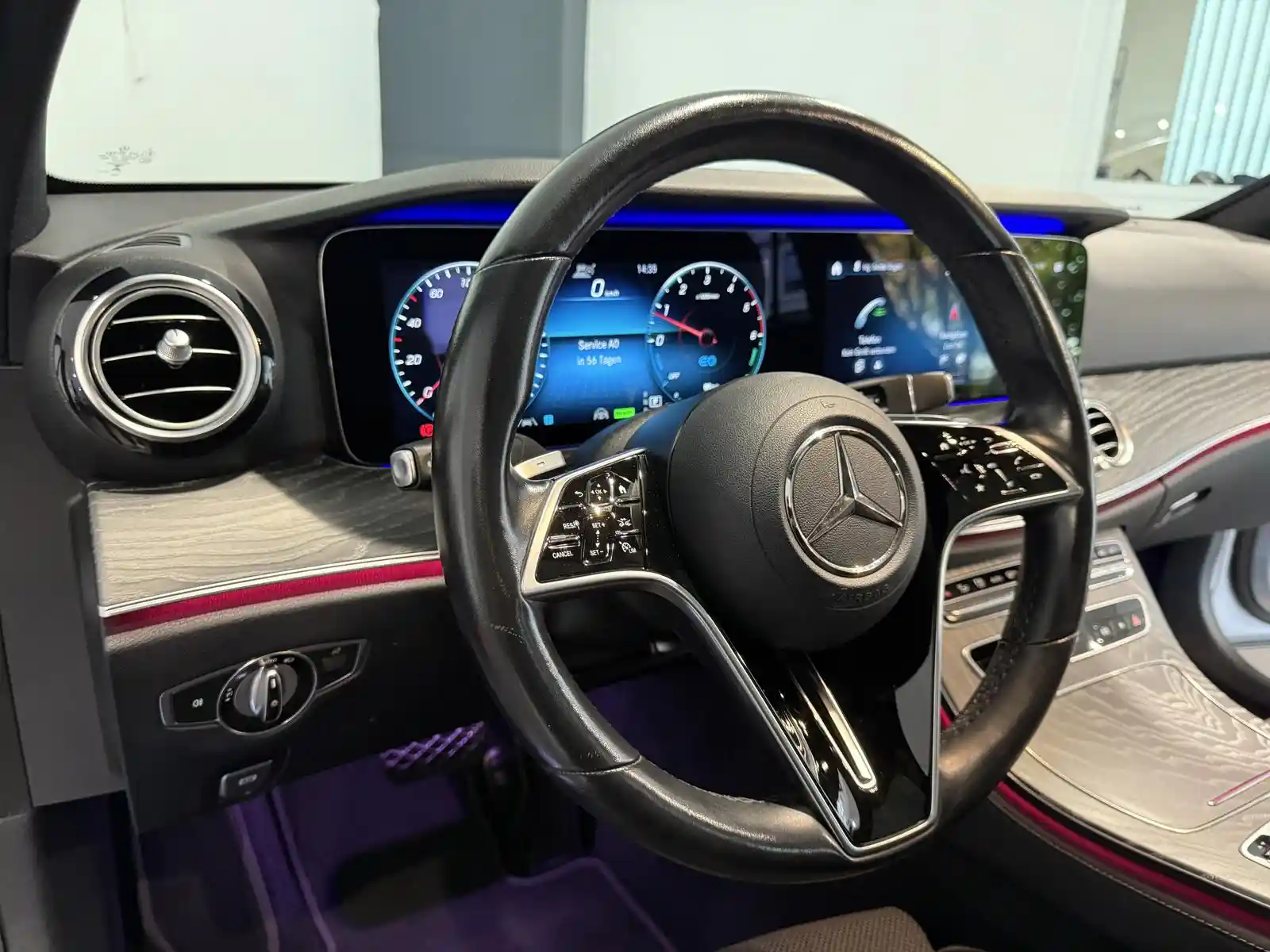 Mercedes-Benz E 300