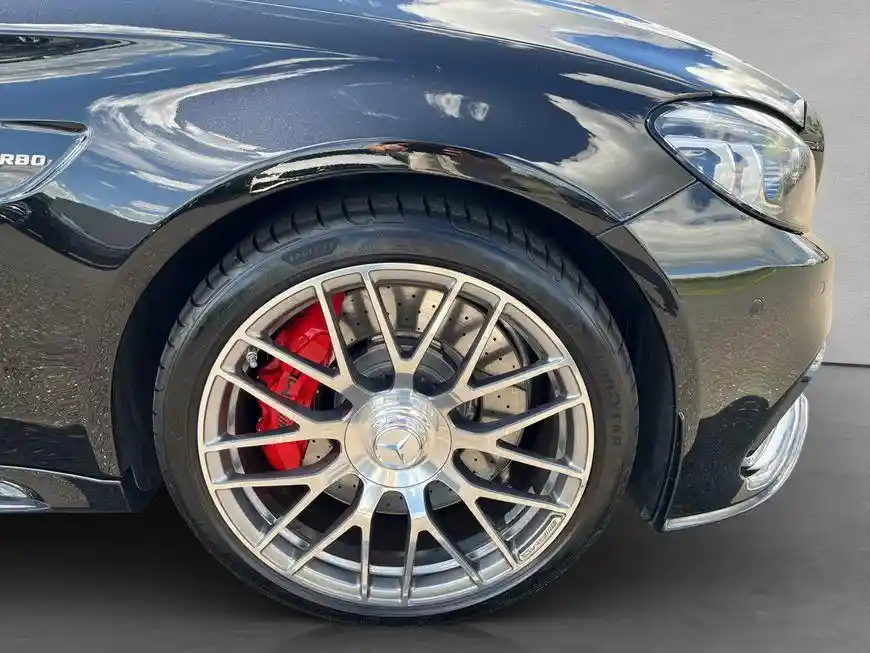 Mercedes-Benz C 63 AMG
