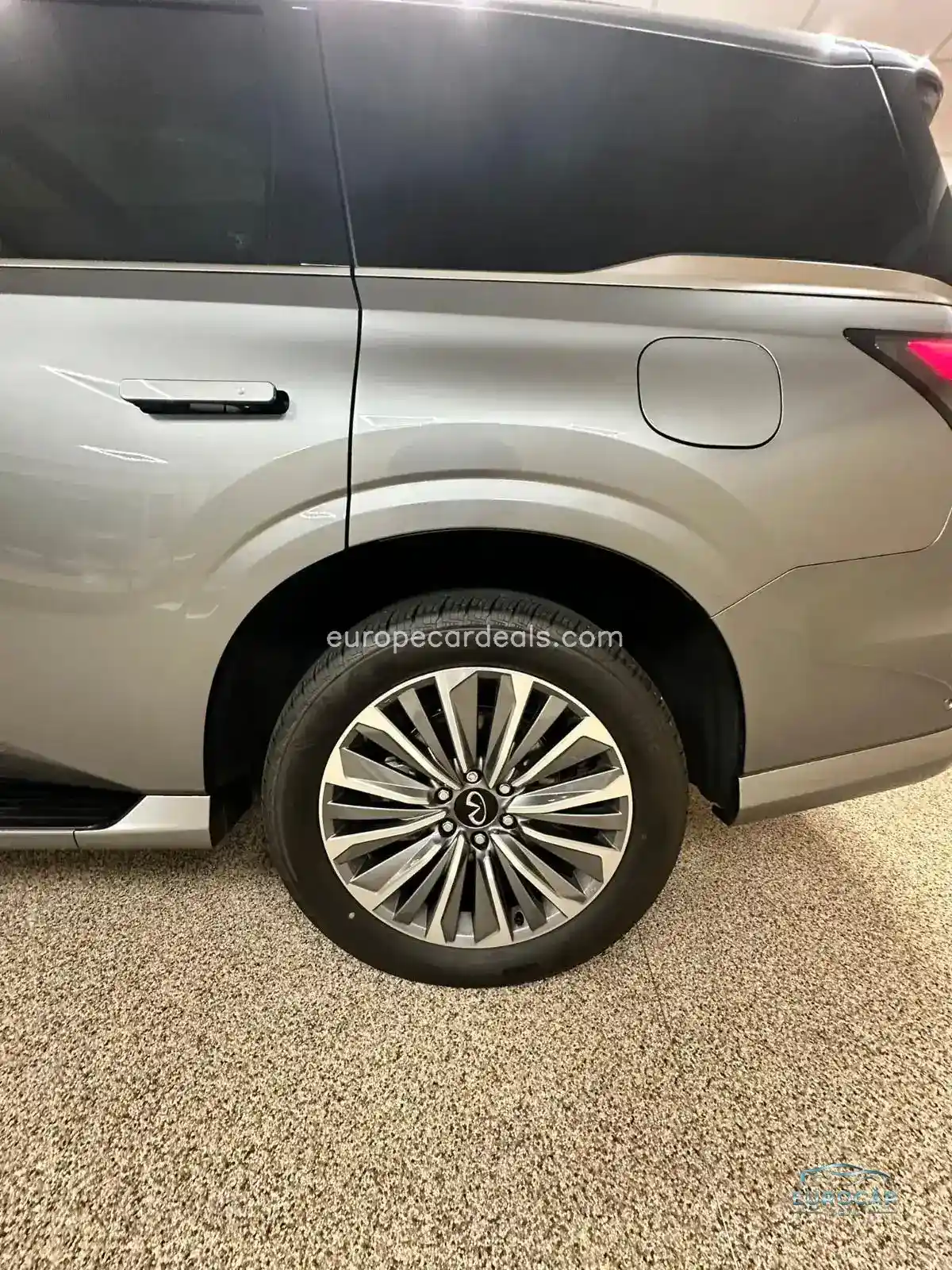 Infiniti QX80