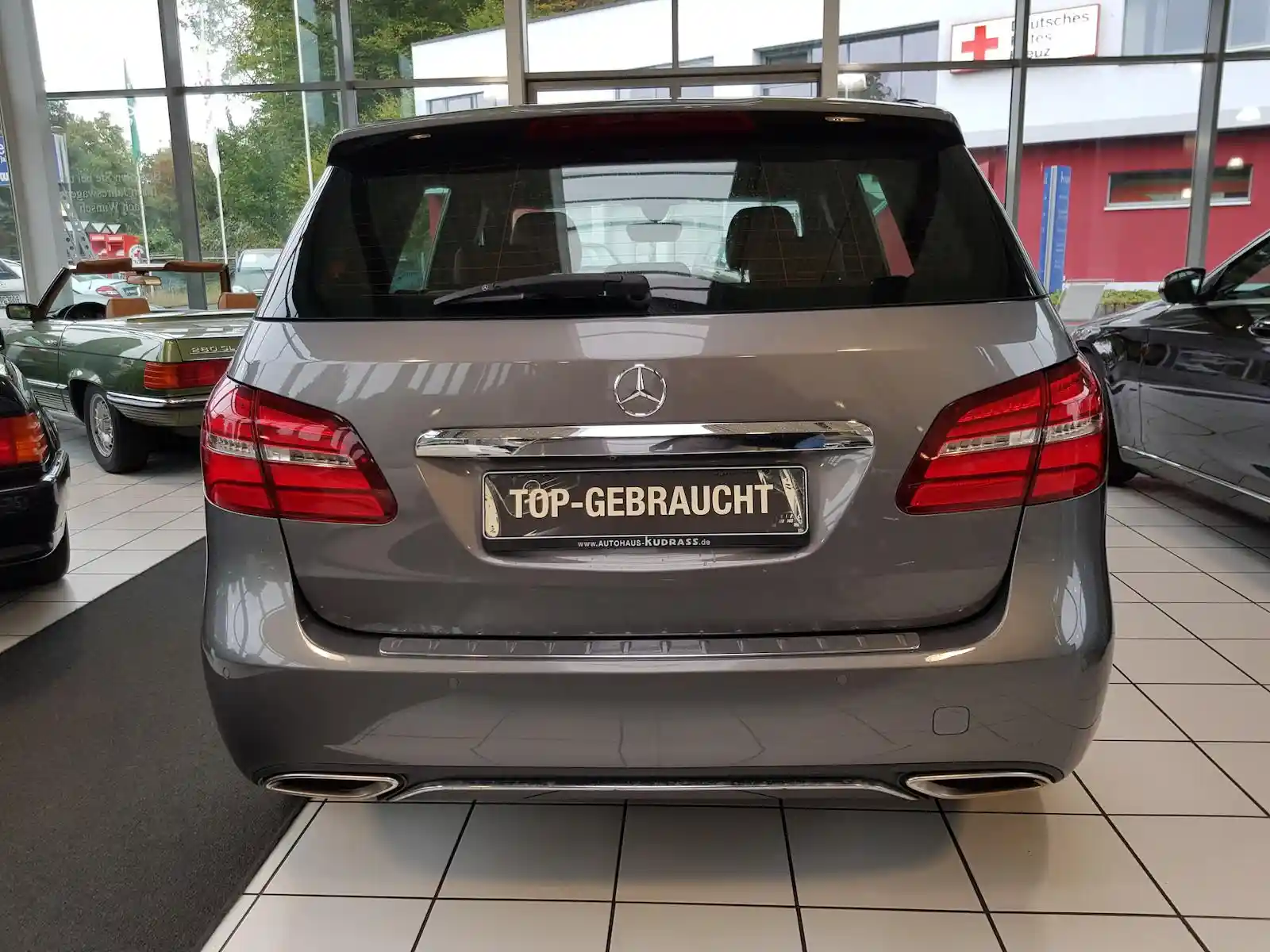 Mercedes-Benz B 180