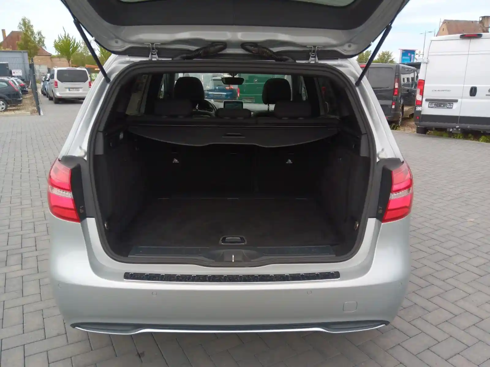Mercedes-Benz B 180