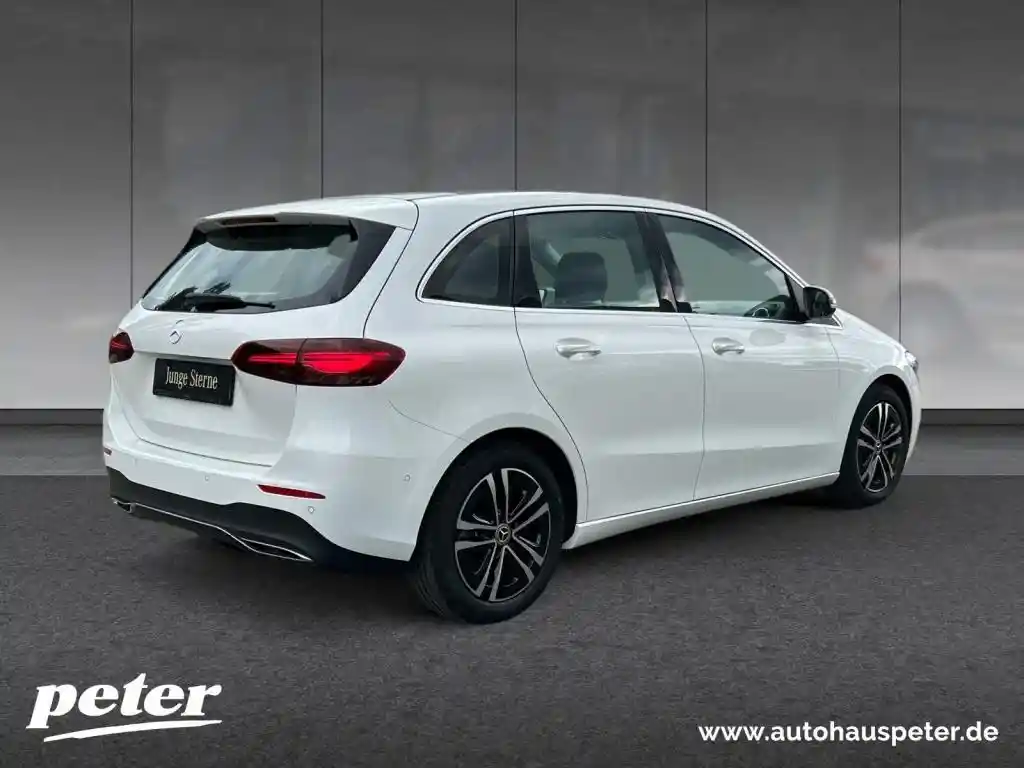 Mercedes-Benz B 180