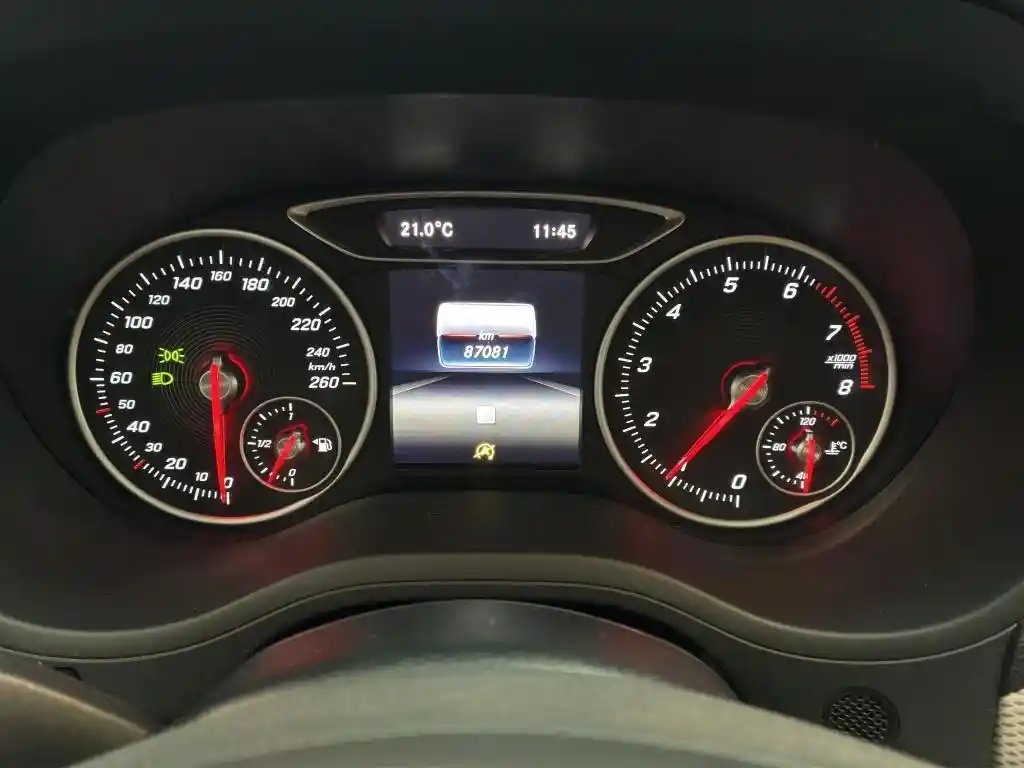 Mercedes-Benz B 180