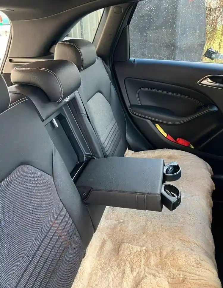 Mercedes-Benz B 220