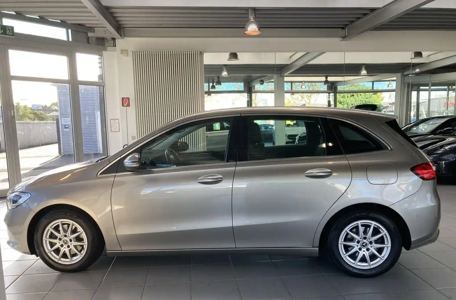 Mercedes-Benz B 180