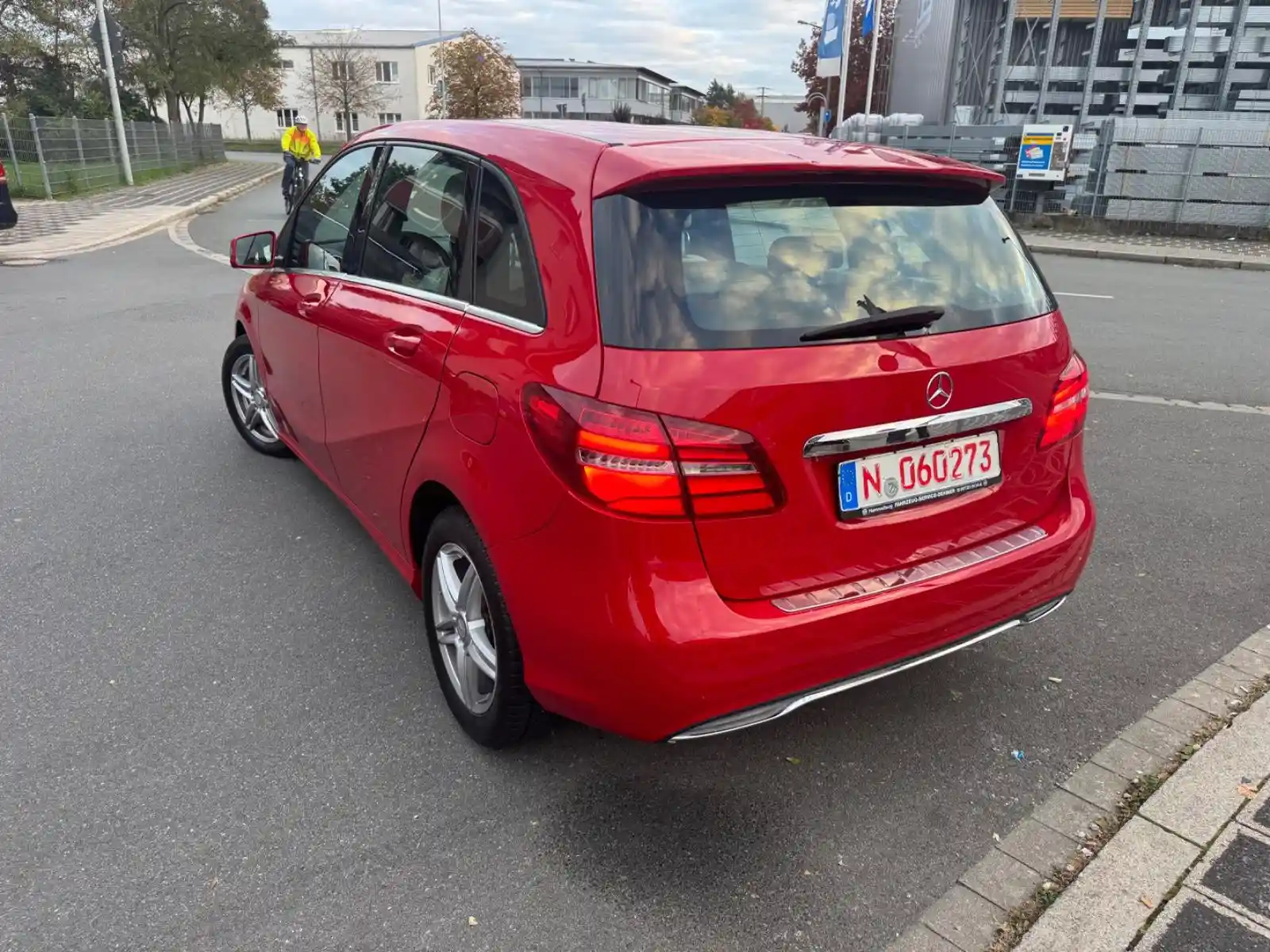Mercedes-Benz B 180
