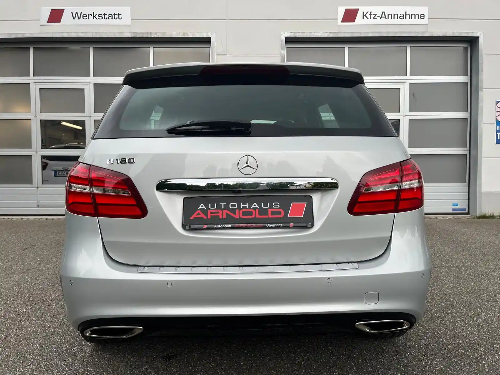 Mercedes-Benz B 180