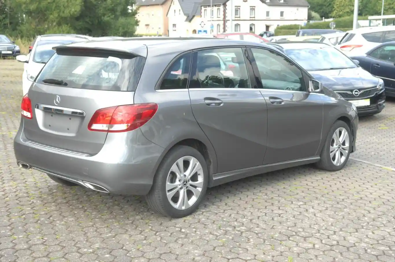Mercedes-Benz B 180