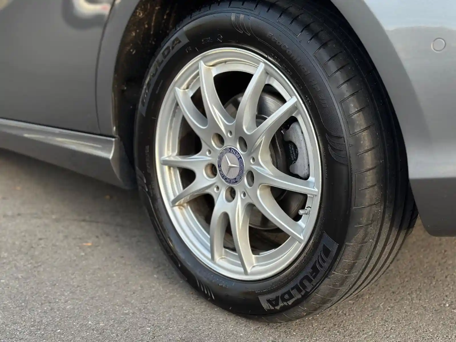 Mercedes-Benz B 180