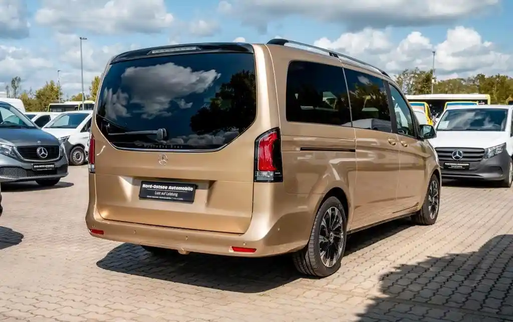 Mercedes-Benz V 220