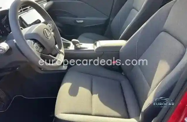 Lexus LBX