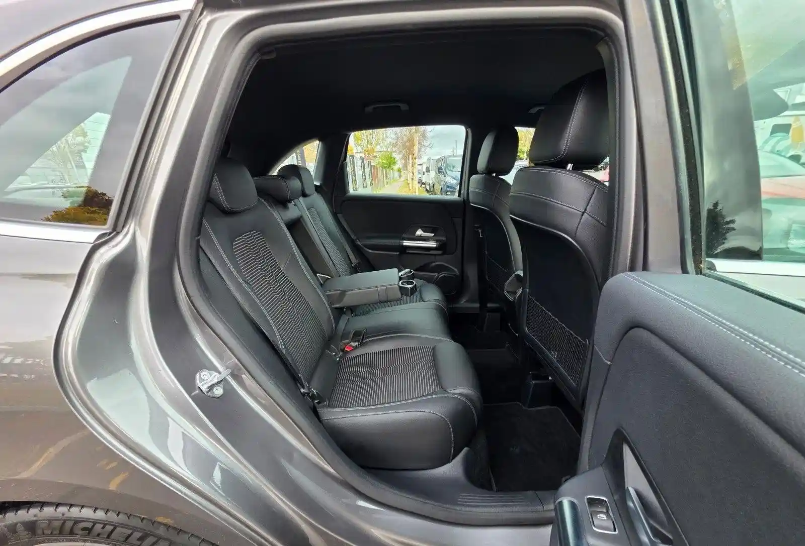 Mercedes-Benz B 220