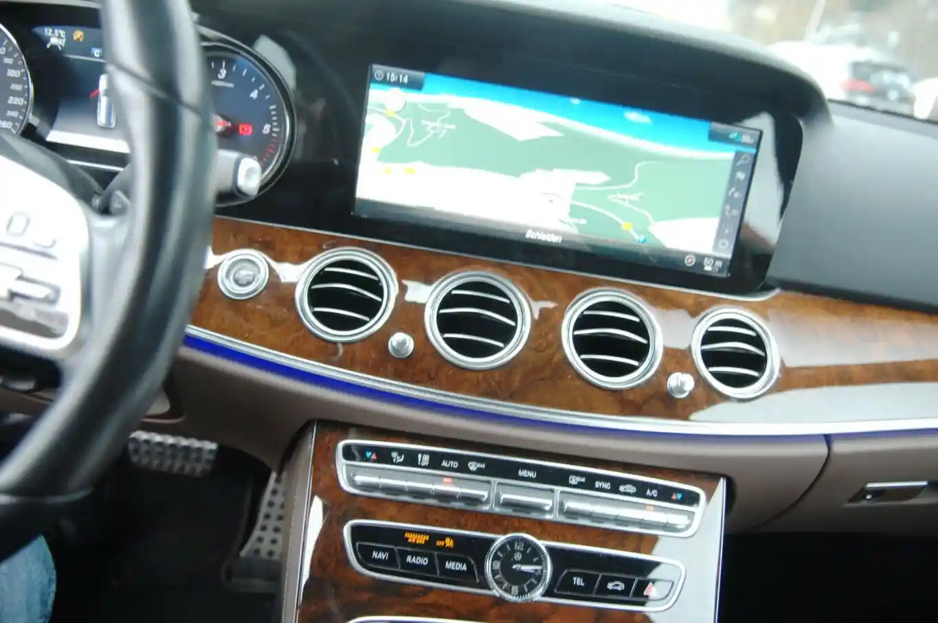 Mercedes-Benz E 220