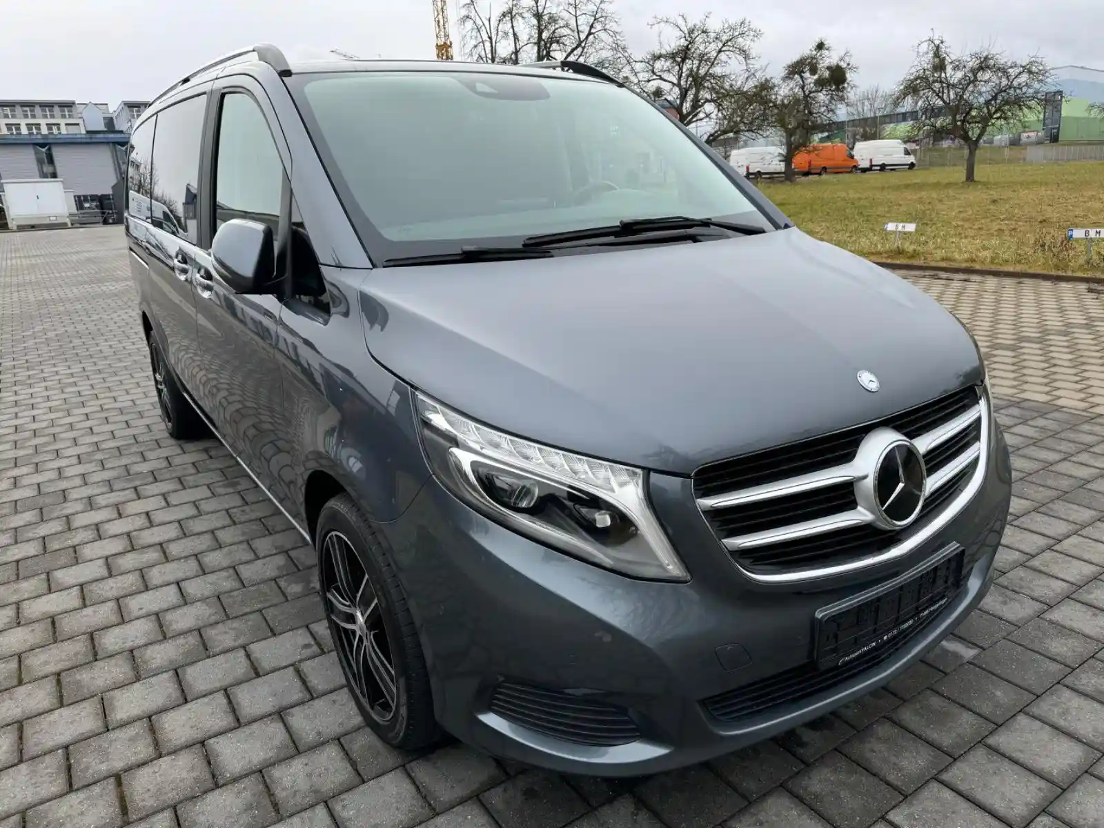 Mercedes-Benz V 220