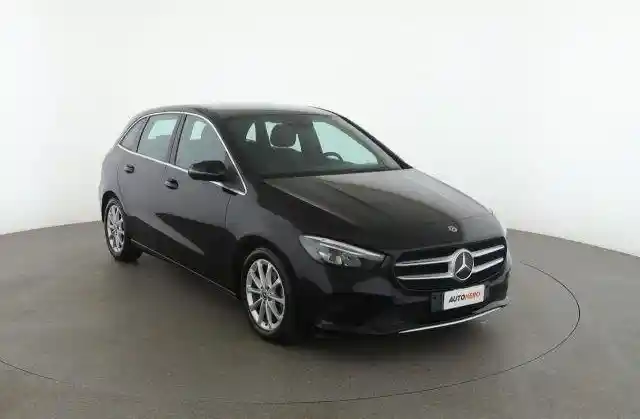 Mercedes-Benz B 180