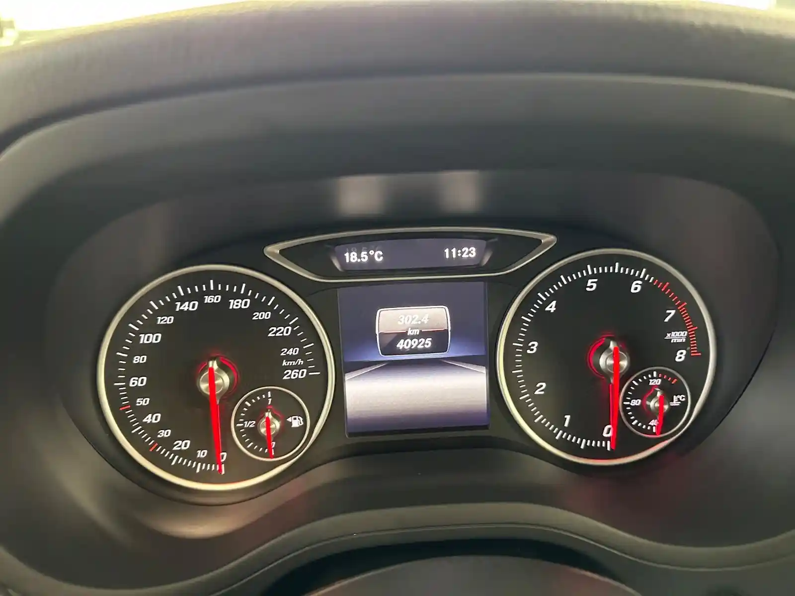 Mercedes-Benz B 180