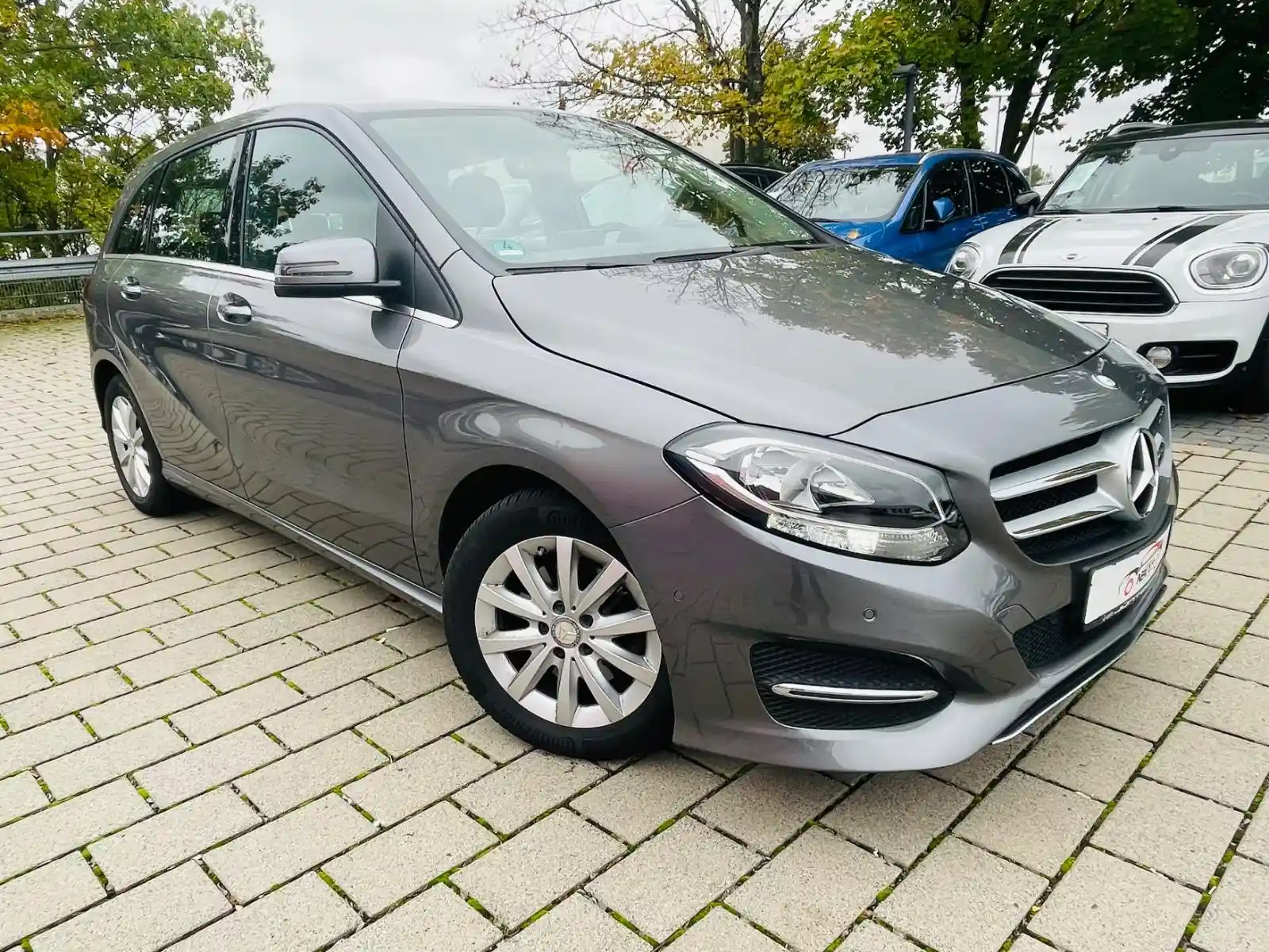 Mercedes-Benz B 180