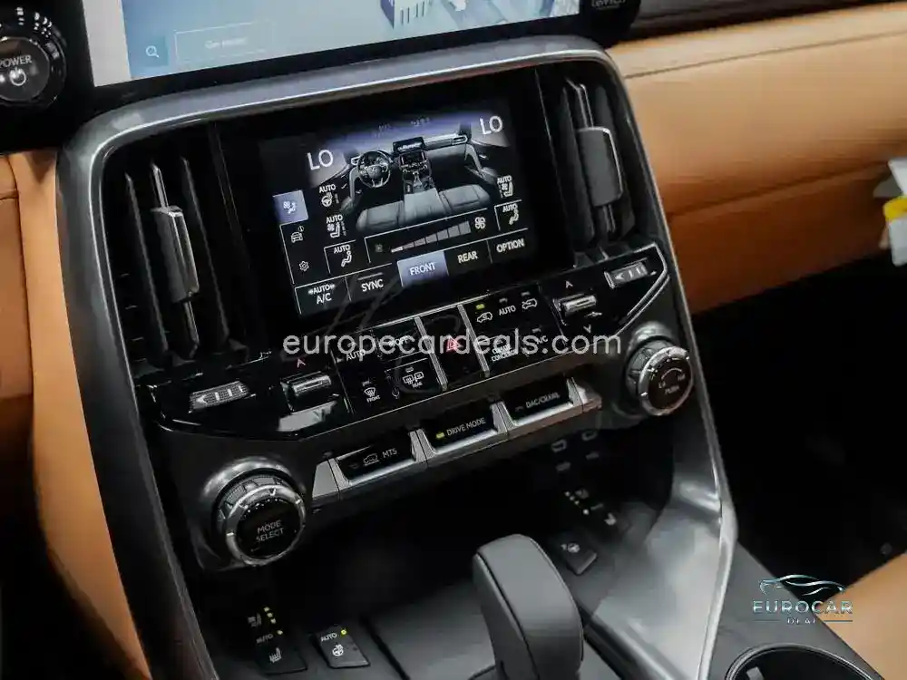 Lexus LX 700