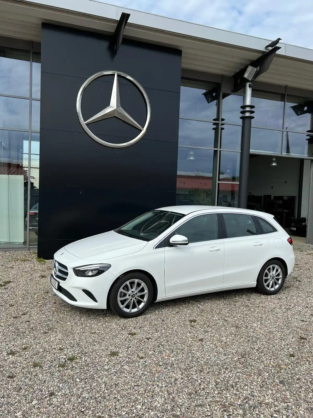 Mercedes-Benz B 180