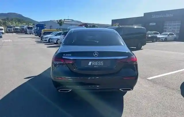 Mercedes-Benz E 200