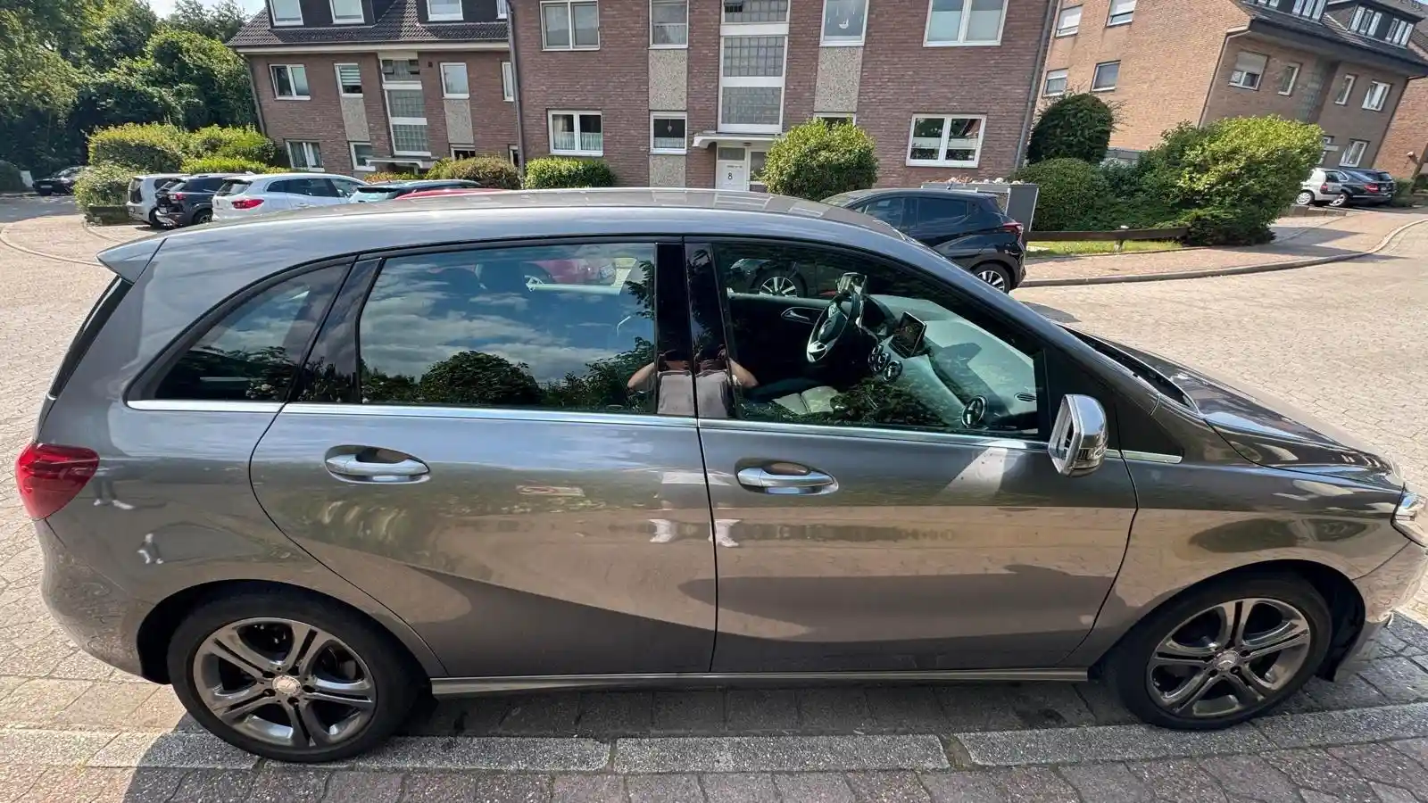 Mercedes-Benz B 180