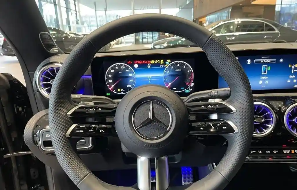 Mercedes-Benz CLA 220