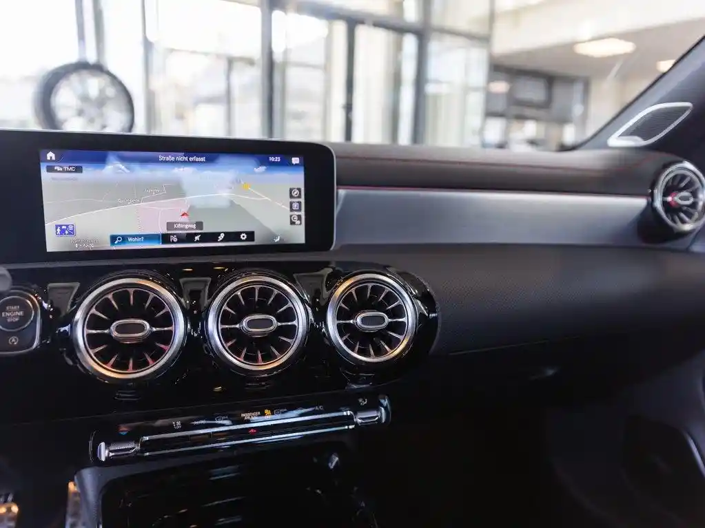 Mercedes-Benz CLA 35 AMG