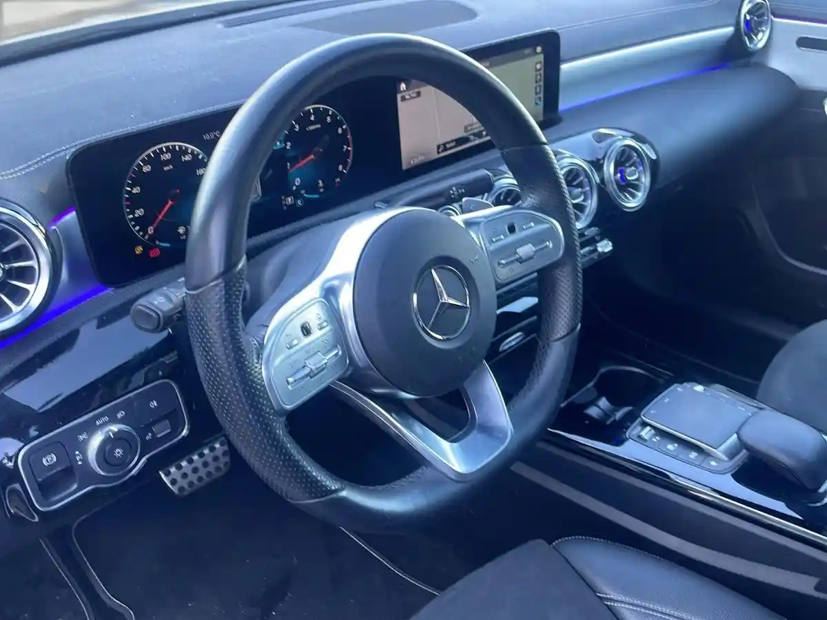Mercedes-Benz A 180