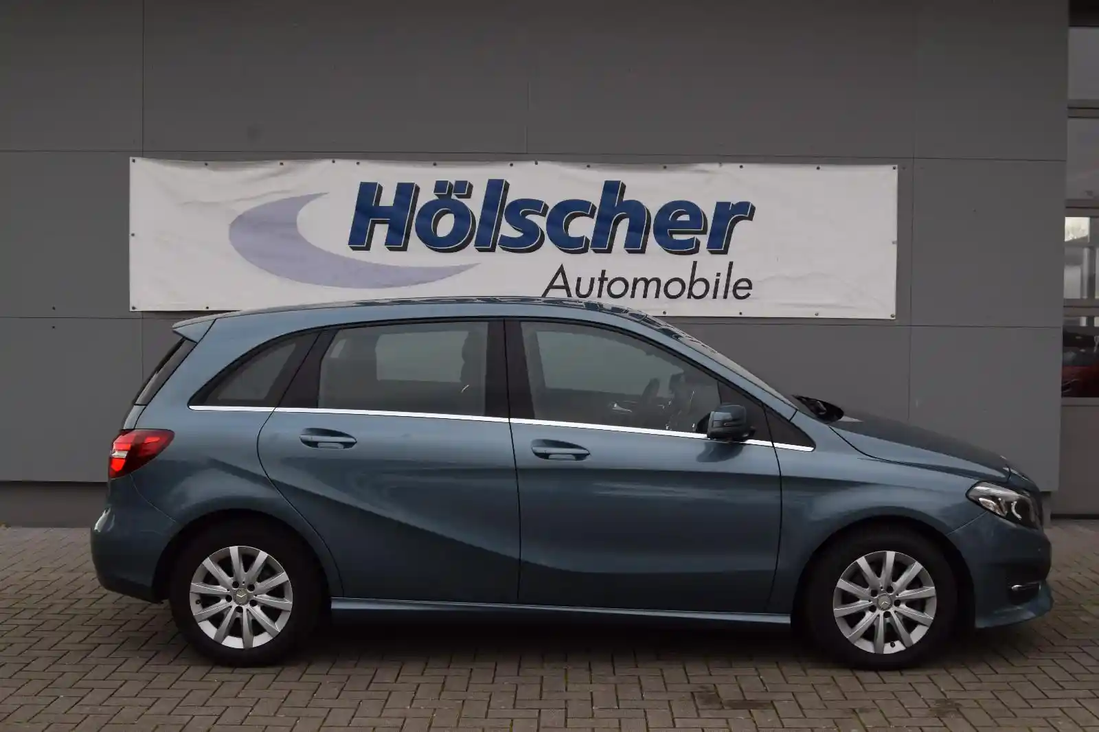 Mercedes-Benz B 180