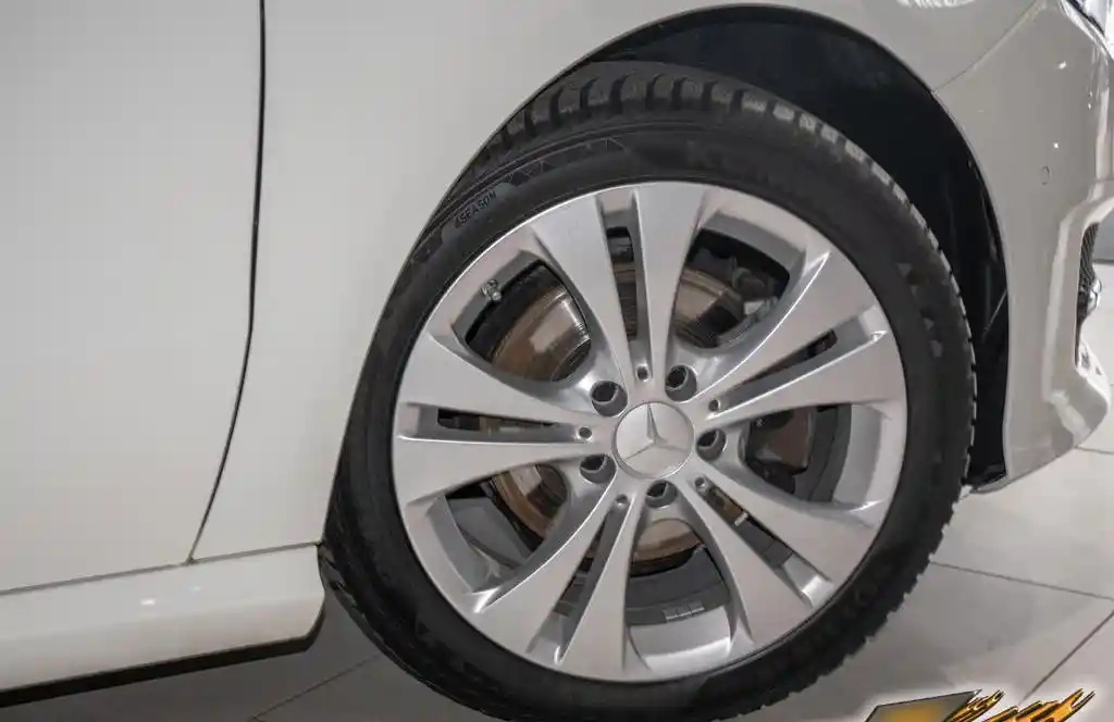 Mercedes-Benz B 220
