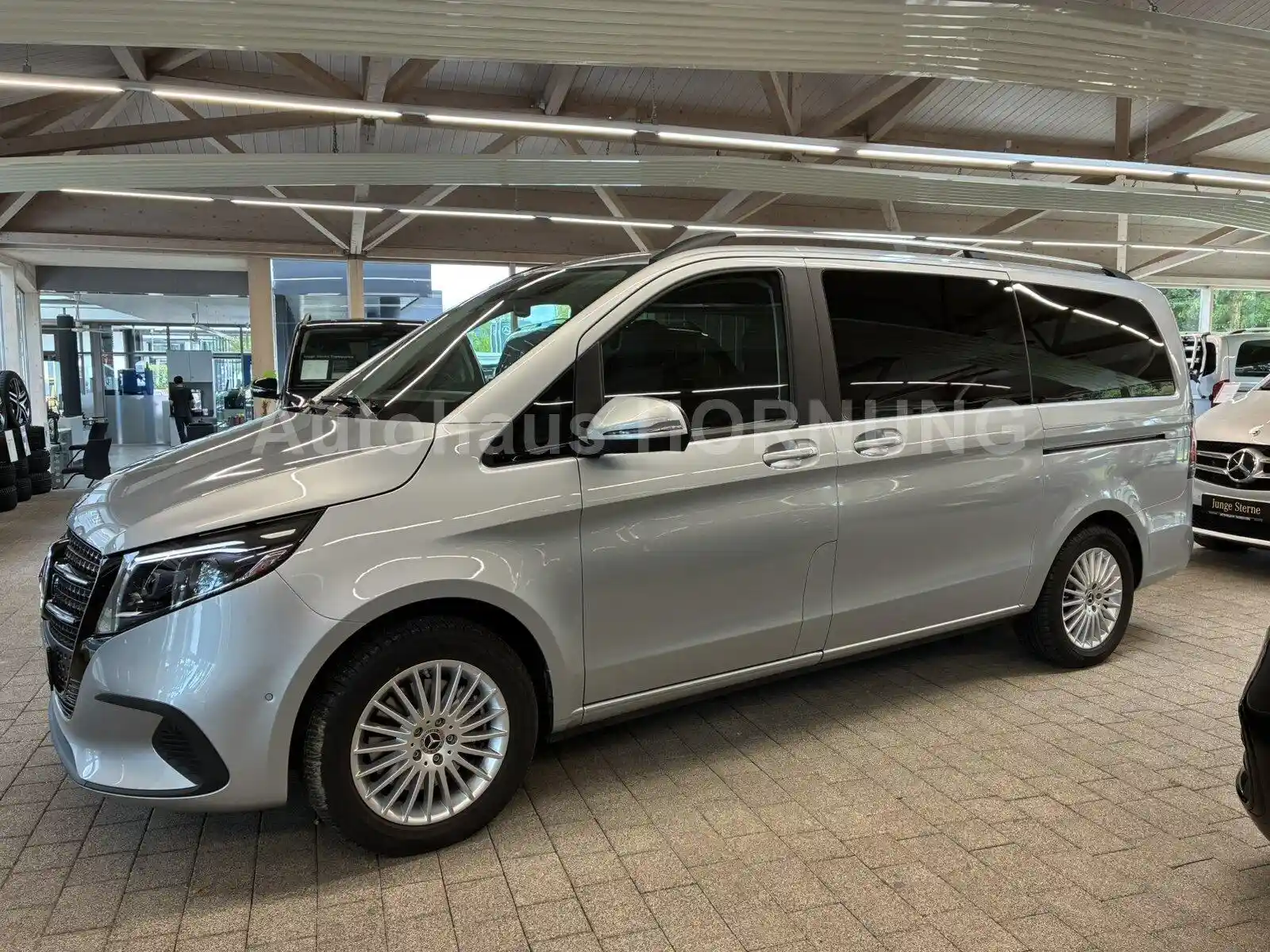 Mercedes-Benz V 220
