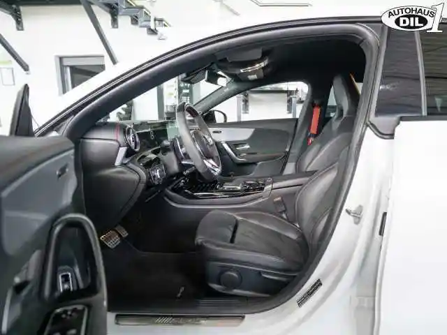 Mercedes-Benz CLA 35 AMG
