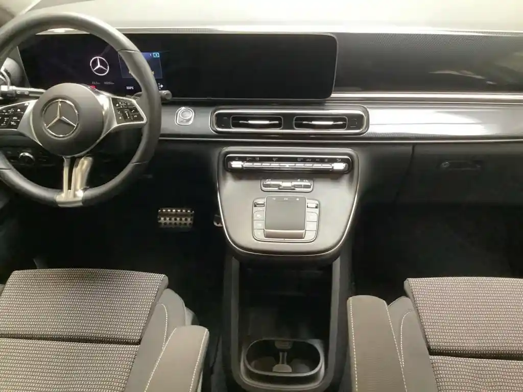 Mercedes-Benz V 220