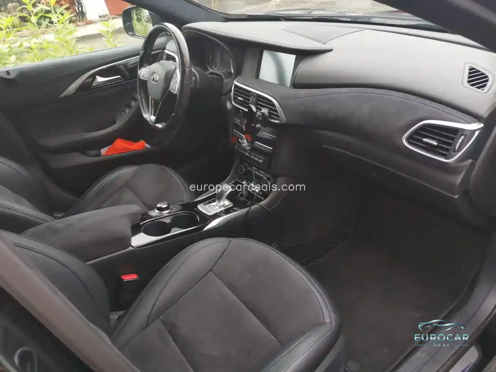 Infiniti Q30