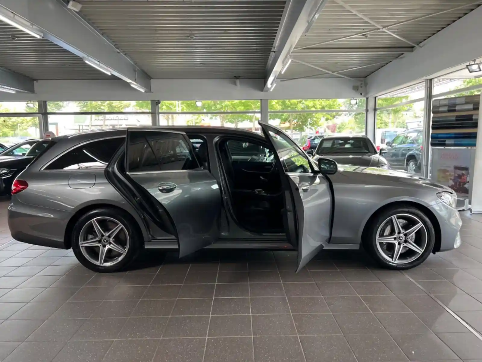Mercedes-Benz E 300