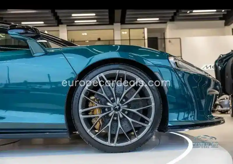 McLaren GT