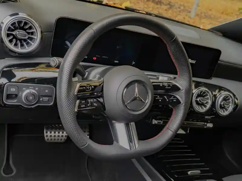 Mercedes-Benz A 220