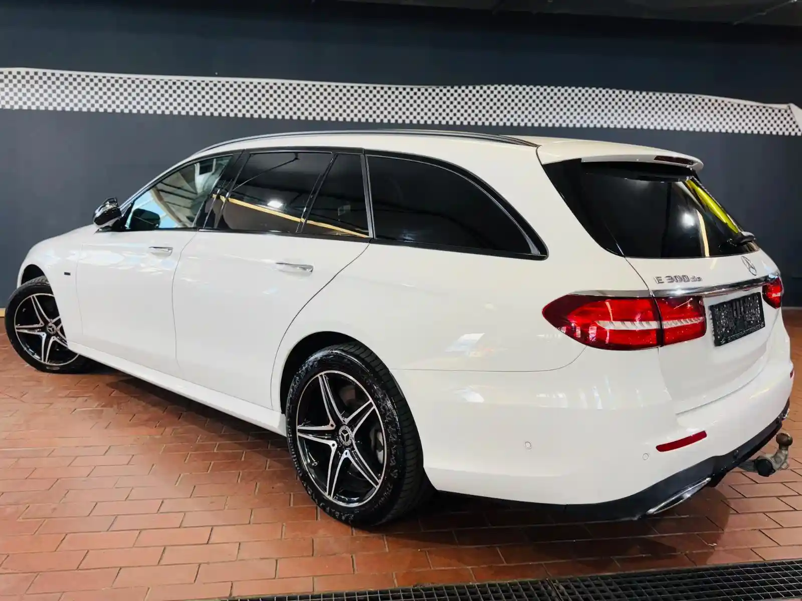 Mercedes-Benz E 300