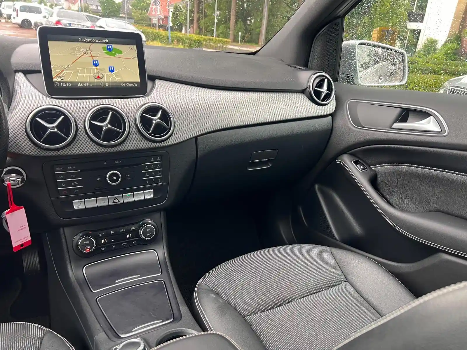 Mercedes-Benz B 220