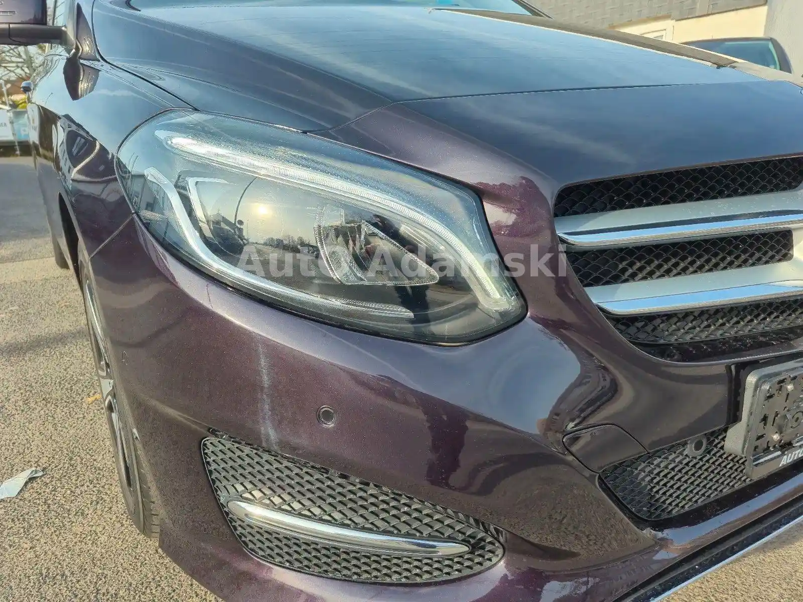 Mercedes-Benz B 180